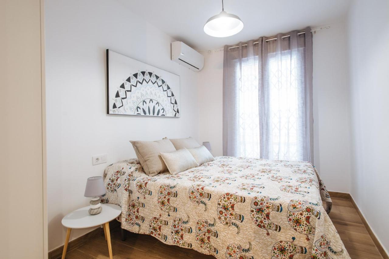 El Apartamento Del Reloj De Sol Севилья Экстерьер фото