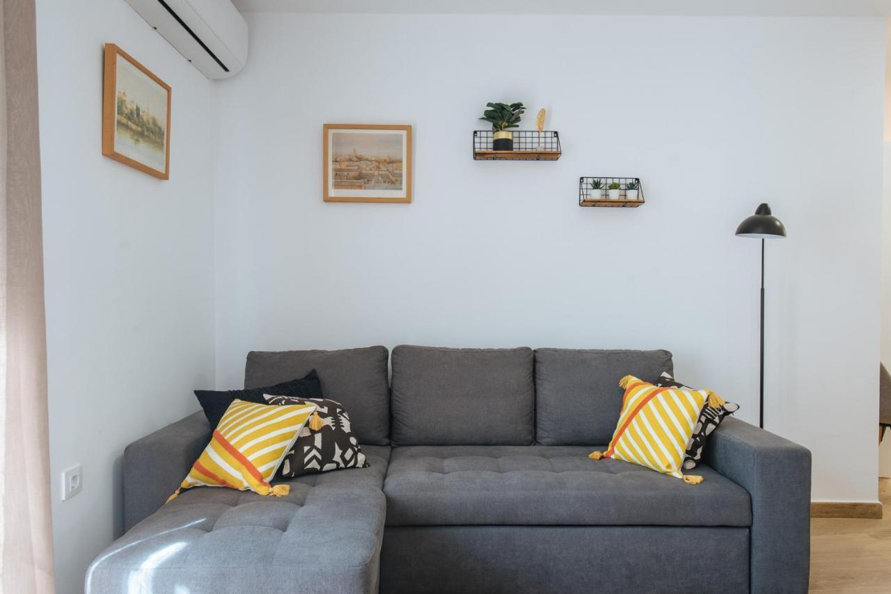 El Apartamento Del Reloj De Sol Севилья Экстерьер фото